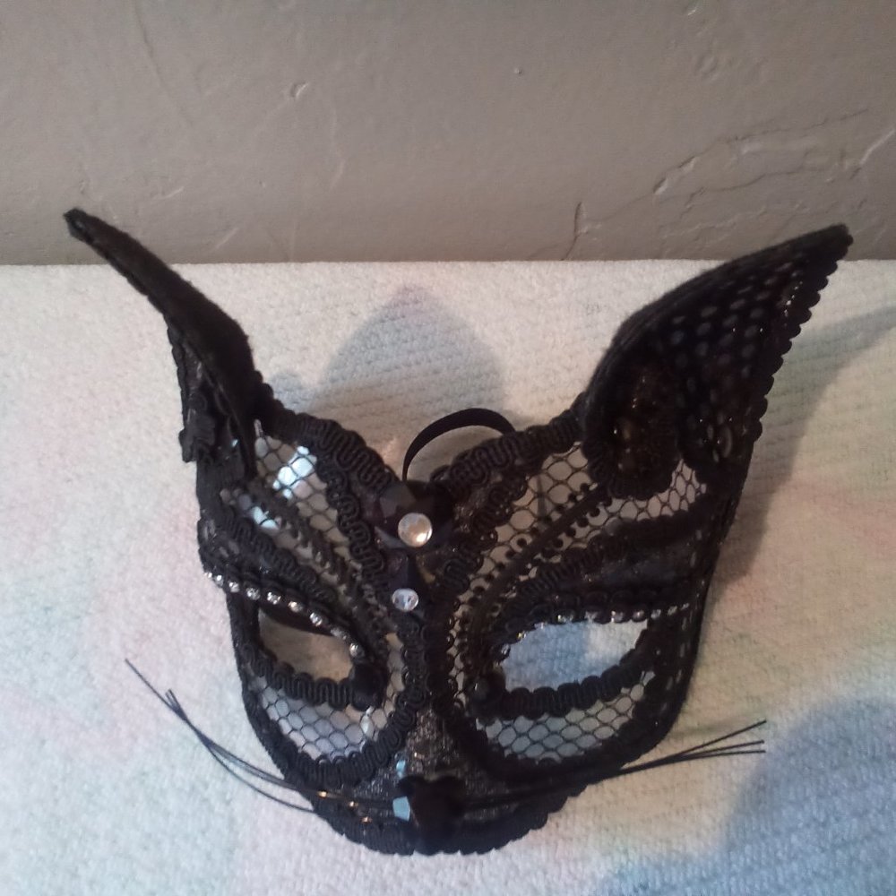 Mask - Picture 3 of 4